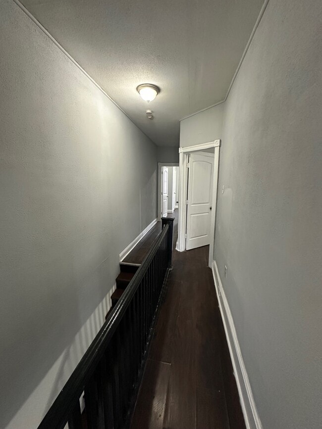 Photo - 1948 E Monmouth St