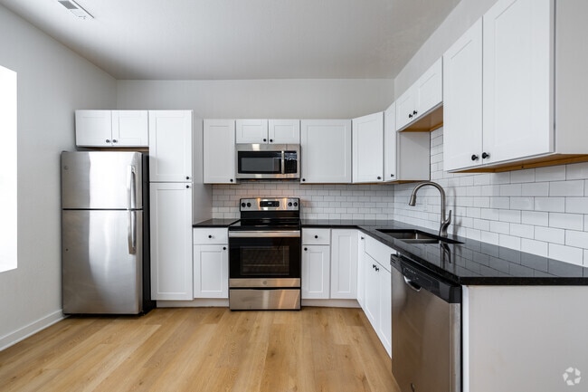 1BR, 1BA - 550SF - Kitchen - Oasis on Linwood