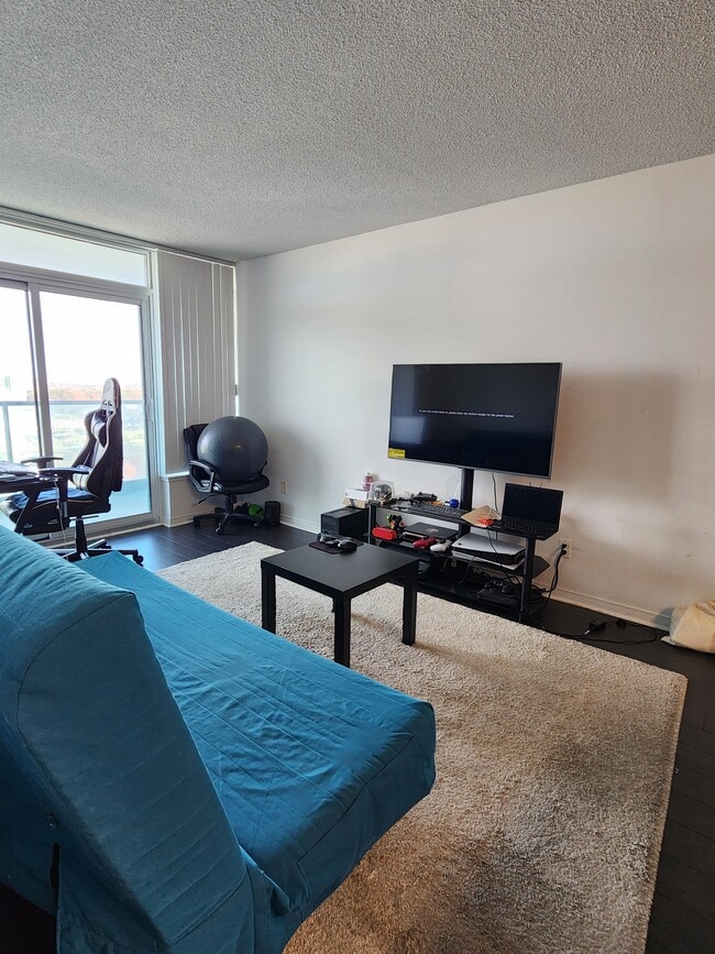 Building Photo - 4900 Glen Erin Dr Unit 1-Bedroom