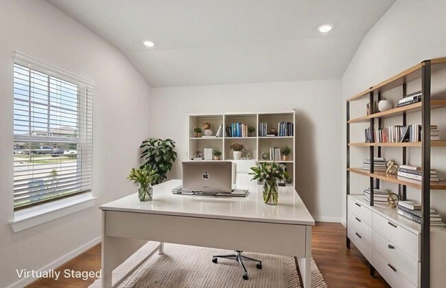 Photo - 3300 Memorial Way