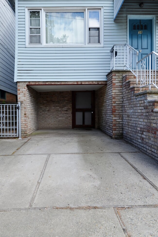 Photo - 38 E 41st St