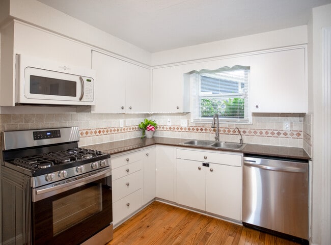 Photo - 349 Irvington Dr