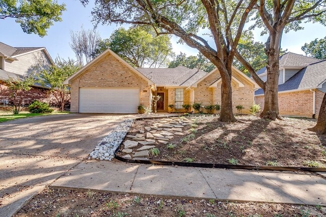 Building Photo - Perfect Location- Grapevine  3 Bed, 2 Bath...