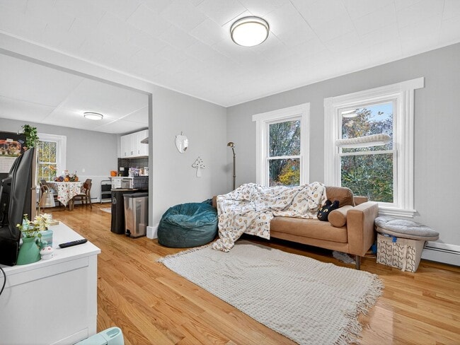 Photo - 114 Woodstock St