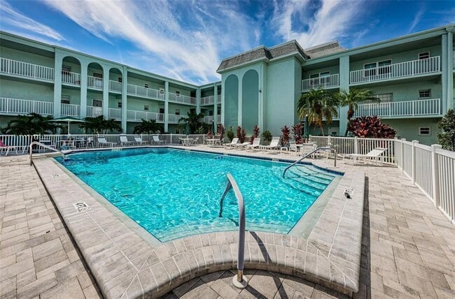 Building Photo - 1706 Belleair Forest Dr Unit 136