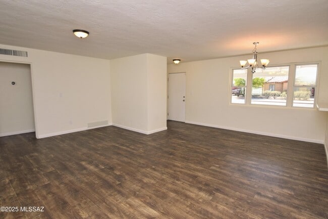 Photo - 4233 E Lester St