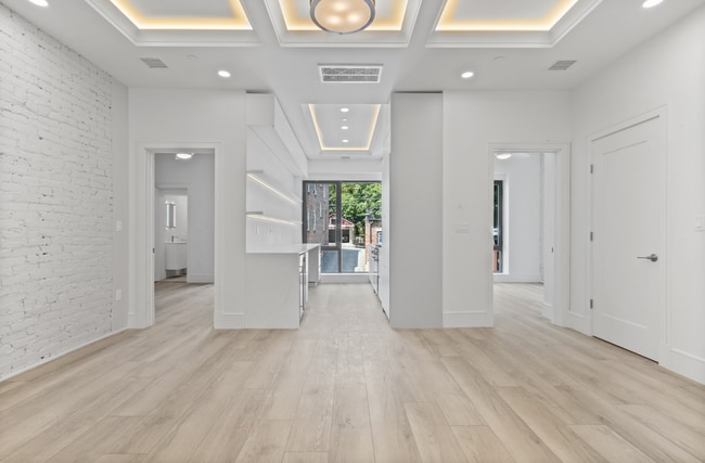 Photo - 1580 Beacon St