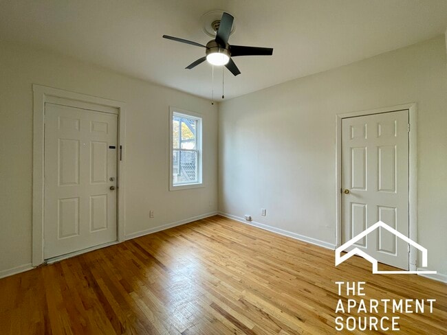 Building Photo - 2223 N Hoyne Ave Unit 2