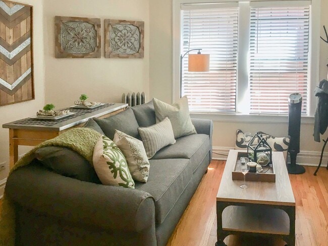 Building Photo - 4723 N Leavitt St Unit 2