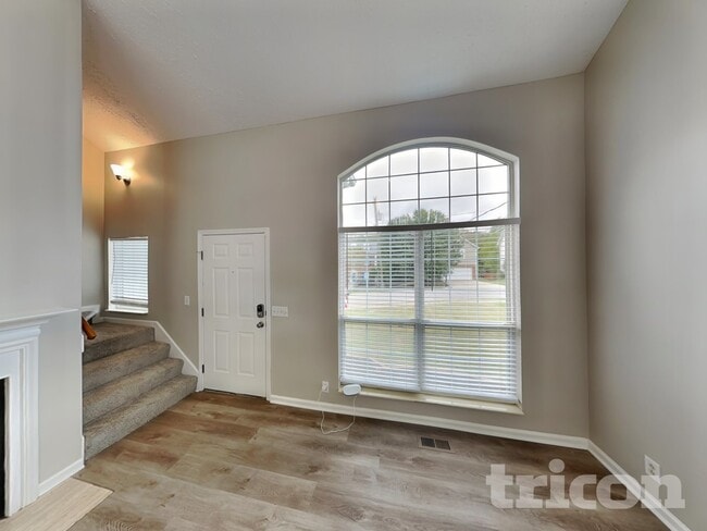 Photo - 716 Hallcrest Ct