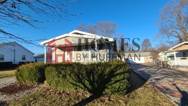 3 Bedroom House | Two Baths | Westside - 3 Bedroom House | Two Baths | Westside