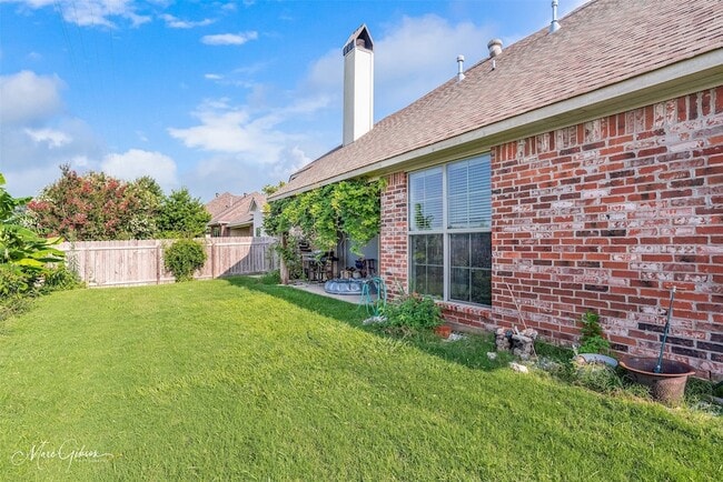 Photo - 244 Gloucester Dr