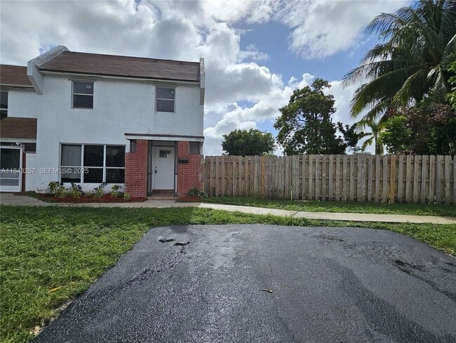 Building Photo - 1358 Silverado