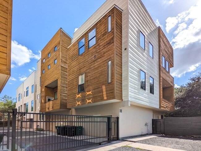 Building Photo - 714 E 20th St Rental