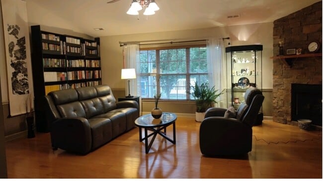 Photo - 124 Paladin Dr