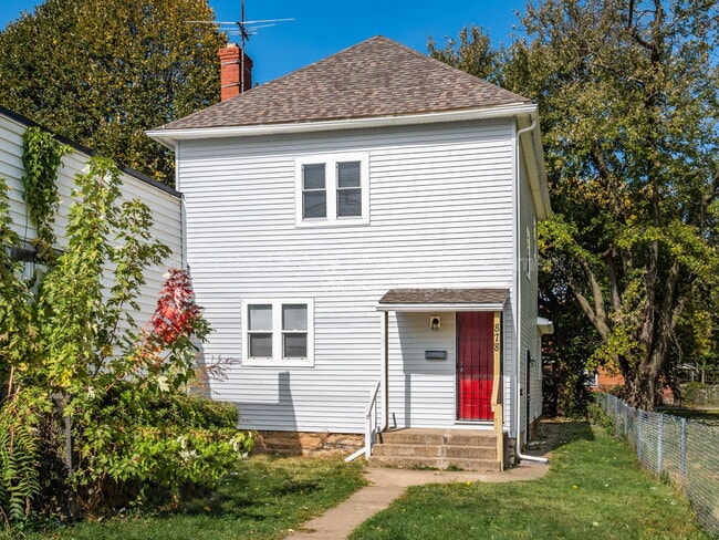 Building Photo - 878 1/2 Sullivant Avenue