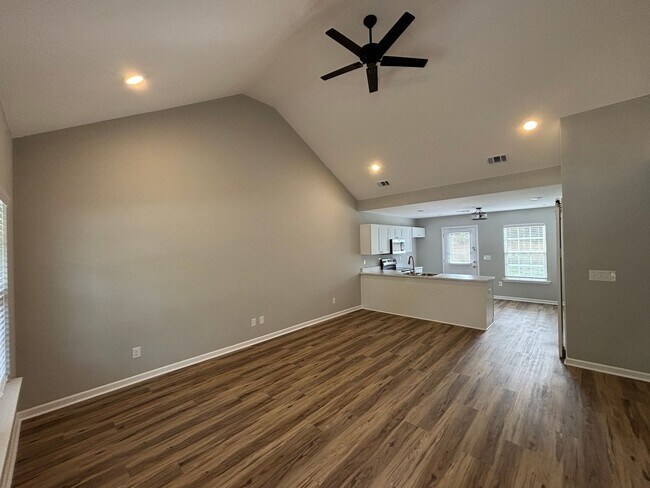 Photo - 633 Clary St