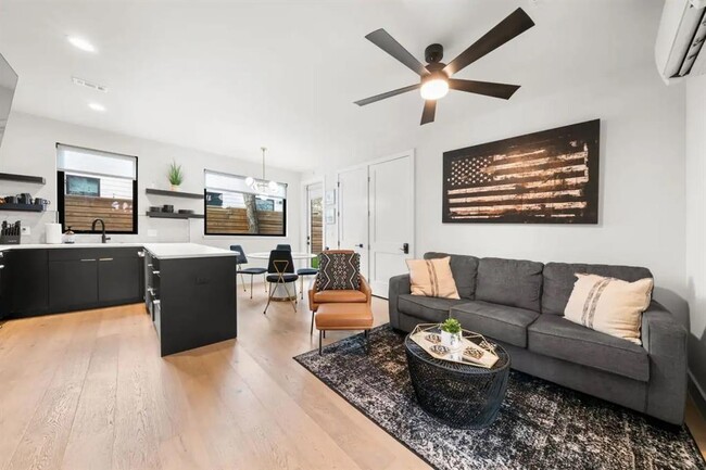 Photo - 2311 E 8th St Unidad 2
