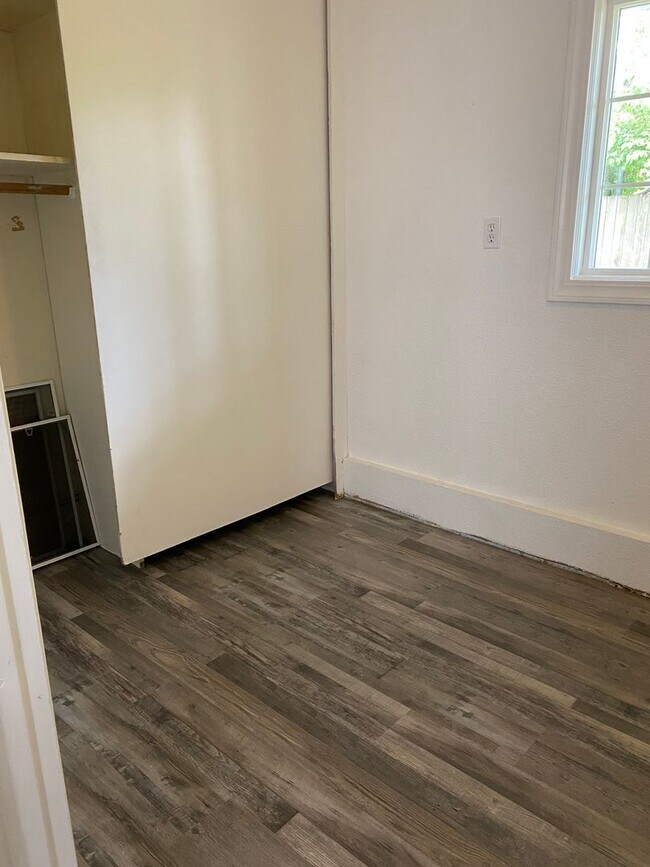 Photo - 4 bed 1 bath