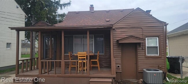 Photo - 25364 Blair St