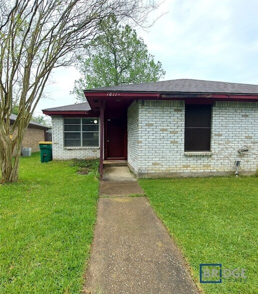 Building Photo - 1611 Hazelwood St Rental