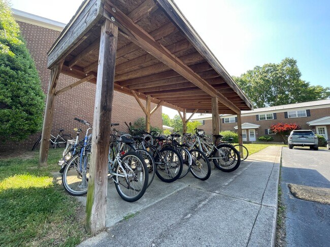 400 Davie Rd