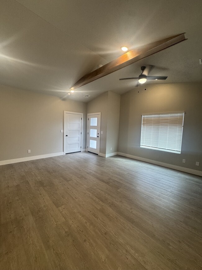 Photo - 435 W 3rd St