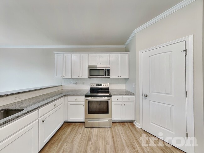 Photo - 239 Grovemere Ln