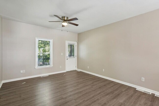 Photo - 739 Prince Pl NW