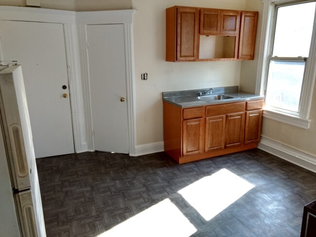 Building Photo - 117 Parker Ave Unit A