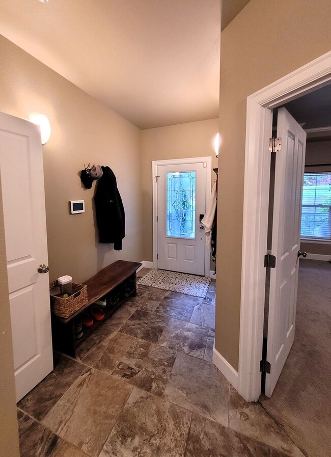 Photo - Beautiful Home in Desirable Geneva Neighborhood - 2700 sqft