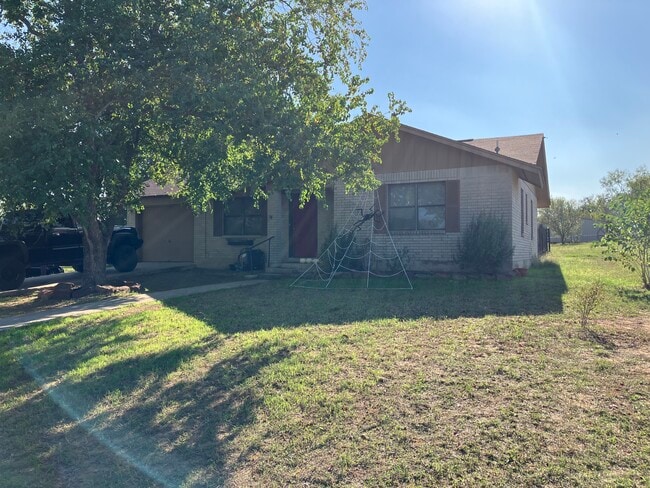 Building Photo - 1906 Sunnyside Rd