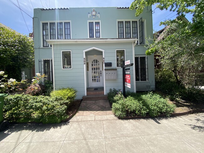 Building Photo - 367 Alcatraz Ave Unit 365a