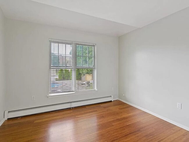 Photo - 275 Hamilton Pl