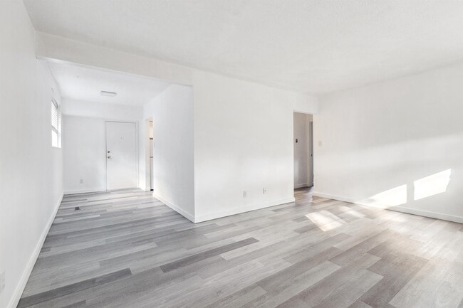 Photo - 6203-6122 122 Ave NW Unit 3