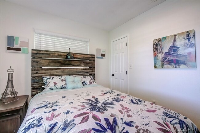 Photo - 229 NE 5th St