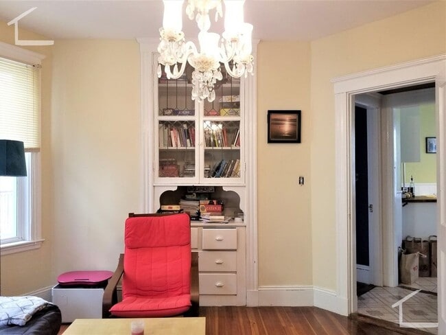 Photo - Spacious 3BR Near Coolidge Corner | 1,300 SF | Laundry On-Site | Cats OK | 9/1