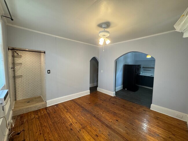 718 Penn Ave NE
