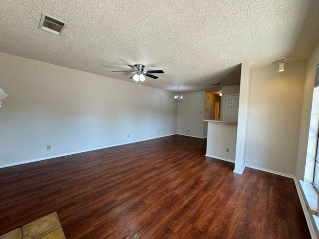 8700 Clearbrook Trail Unidad A