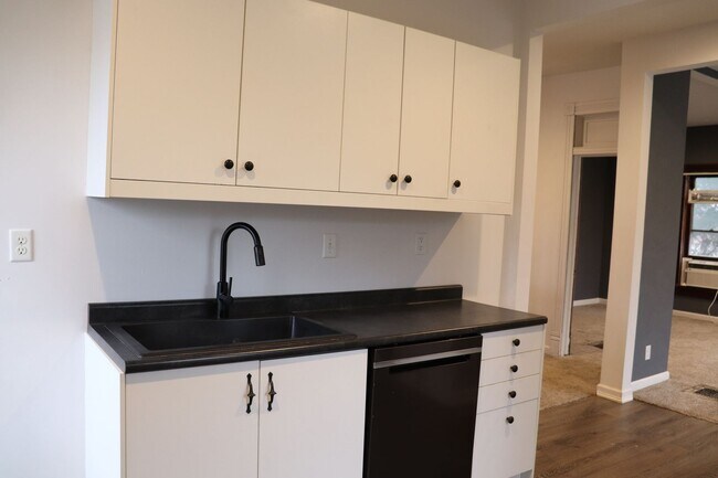 Photo - 6801 Lexington Ave Unidad 3