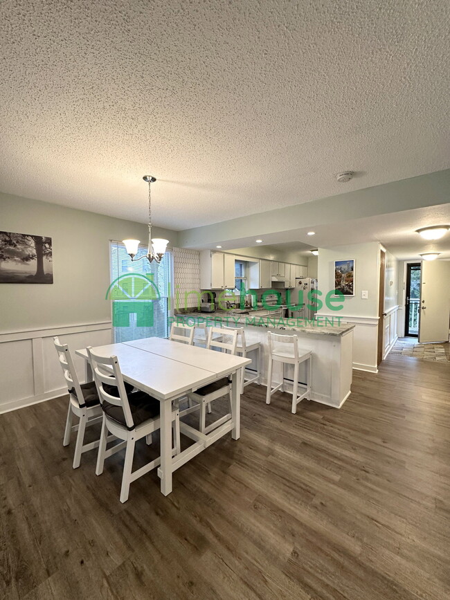 Photo - 3200 Lynnhaven Dr Unit 201