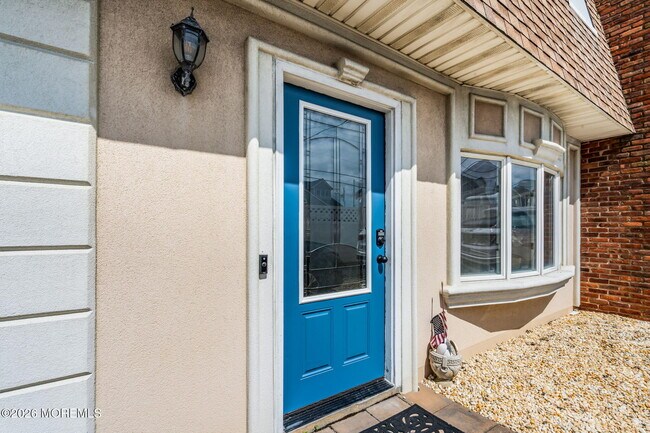 102 W Colony Rd