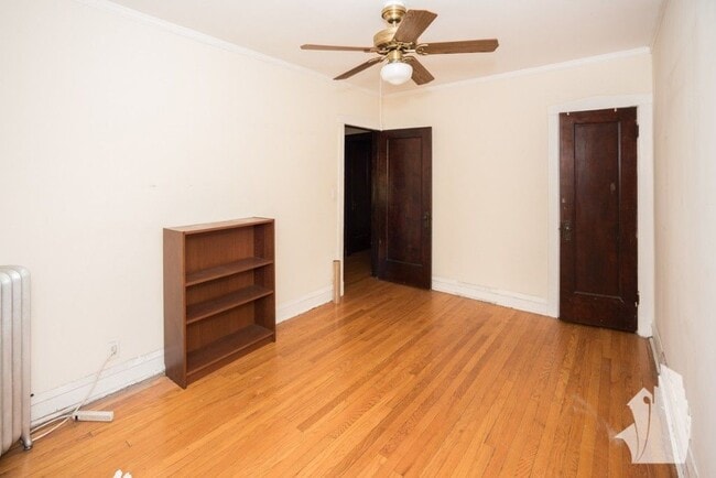 Photo - 2015 W Ainslie St