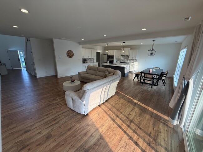 Photo - 7048 Dunton Rd