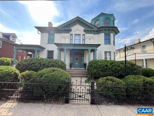 Photo - 409 W Park Dr House