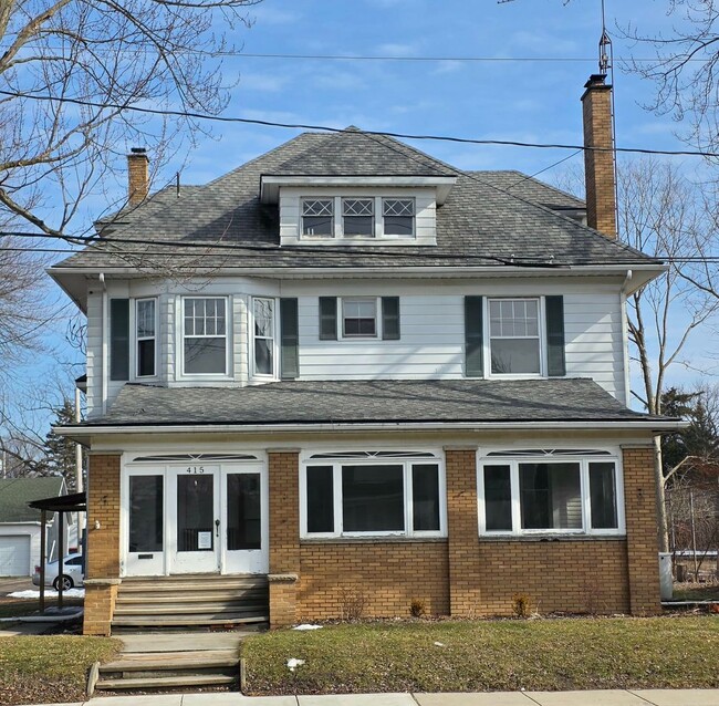 Building Photo - Large Home in Bowling Green