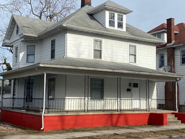 Building Photo - 304 4th St Rental