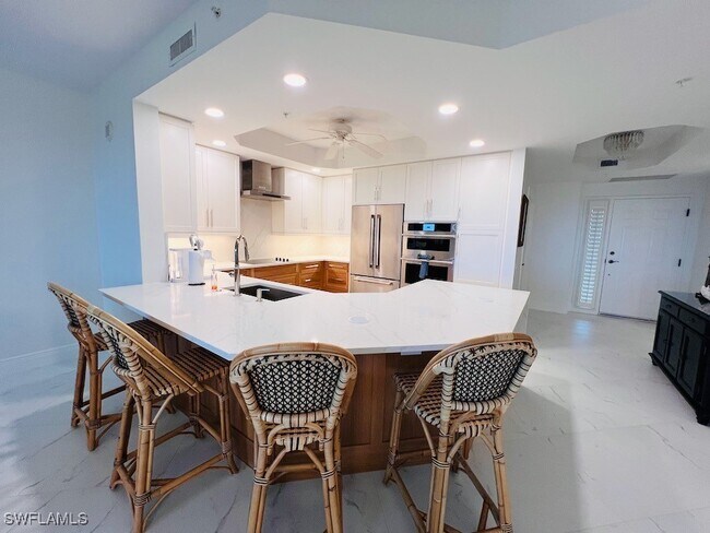 Photo - 425 Cove Tower Dr Unidad 902