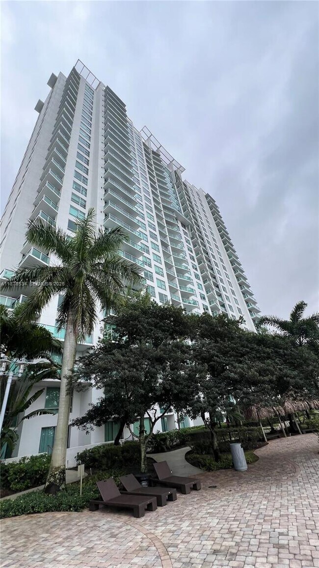 Building Photo - 2641 N Flamingo Rd Unit 504N