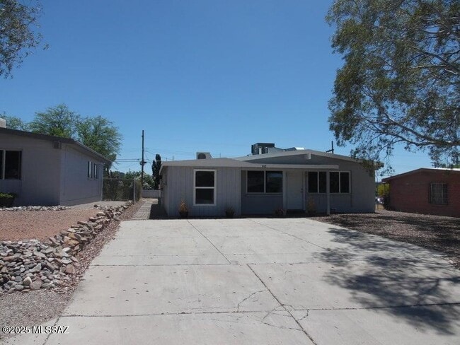 Photo - 808 E Waverly St